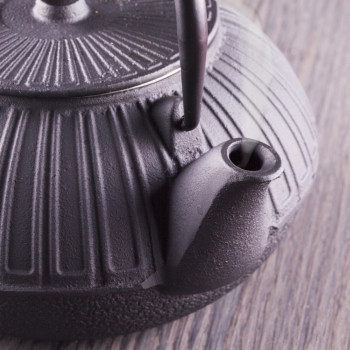 传统的陶瓷制品茶壶紧闭烟冒出来方形日本人图片