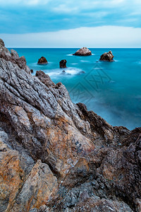 景观结石海岸托雷拉萨尔滩盐塔卡萨雷斯马拉加西班牙托雷德拉萨尔海滩西班牙图片