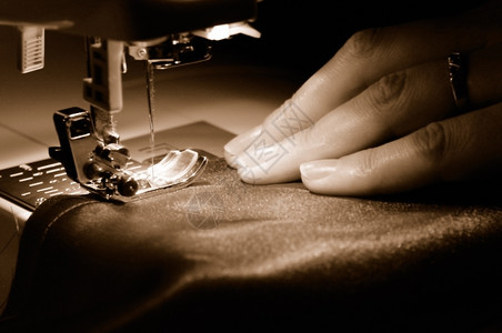 接缝手工业在纫机上一个材料拼接图片