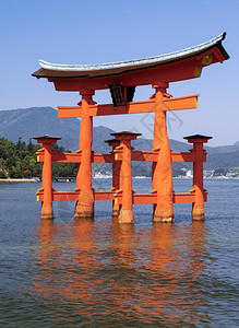日本严岛神社水上鸟居图片