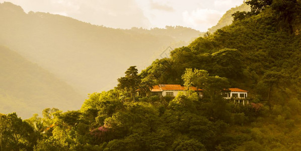 中央风景美洲危地马拉阿提特兰湖高原的房屋日落危地马拉户外图片