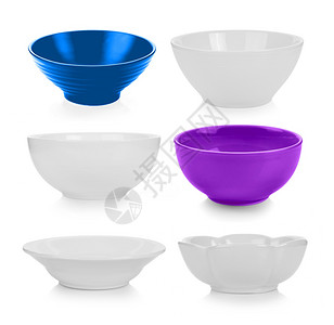 空的厨房食物白色背景上隔离的一套陶瓷碗图片