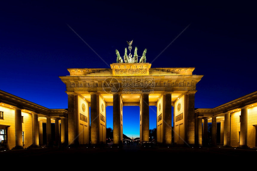 柏林勃兰登堡门夜间亮光旅行晚地标图片