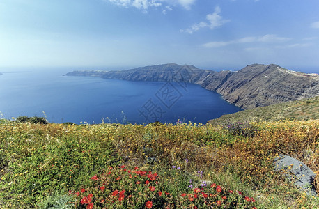 火山口欧洲在希腊圣托里尼岛北部的景色美丽一天水图片