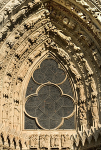 法国雷姆斯大教堂铅窗和石雕法国宗教的塑建造图片