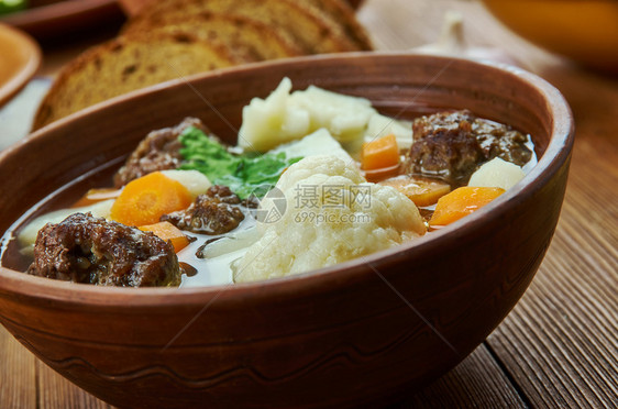 盘子FrikadelliSupp爱沙尼亚肉丸酱爱沙尼亚烹饪传统各种菜类顶视支持一顿饭图片