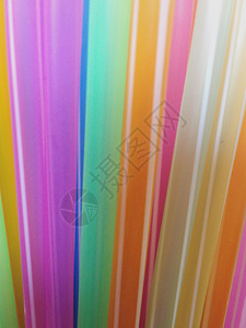 管道散景塑料用于抽象背景的多色管图片