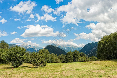 高的纳达林假期意大利阿尔卑斯山Alps的狂暴全景图片