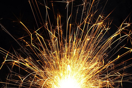 一半火焰一半炽热背景图片