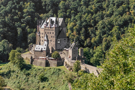 德国莫斯利河上山丘中的BurgEltz城堡地标古老的摩泽尔图片