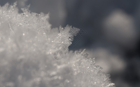 边缘颂歌大型积雪圆柱框架图片