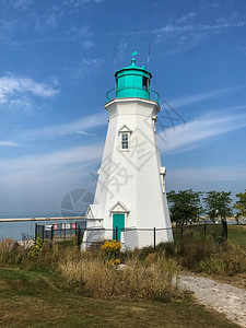 海景航的岸线加拿大安略省圣凯瑟琳港达尔豪西美丽的旧灯塔加拿大安略省达尔豪西港美丽的灯塔图片