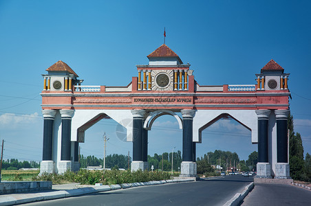 亚洲七月边界JalalAbad2018年7月3日于吉尔斯坦市入口处的纪念碑图片