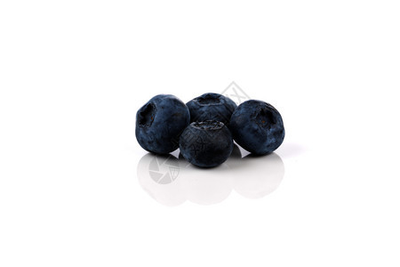 白色背景上孤立的新鲜蓝莓关闭可口素食主义者健康图片