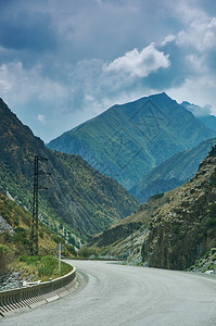 景观从比什凯克到奥吉尔斯坦的路线苏萨米尔天空图片
