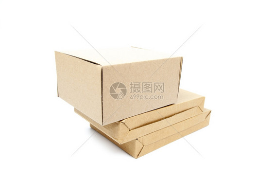 运输回收打包机3个棕色盒子在白的孤立背景包照在工作室图片