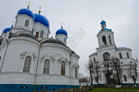 圆顶金的宗教俄罗斯Bogolyubovo东正教修道院图片