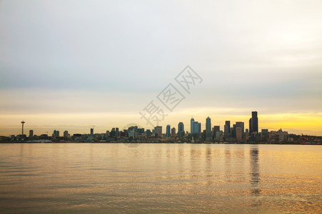 西雅图市下城日出清晨的市风景地标观中心图片