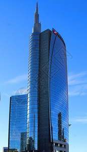 蓝色的城市意大利独立信贷银行摩天大楼UnicreditBank图片