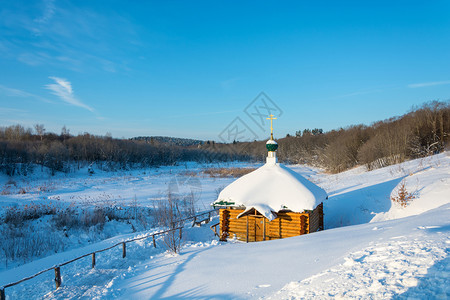 正统修道院一种俄罗斯亚拉夫地区鲍里索格尔博斯基区Khaurovo村附近的阳光明媚冬季寒日在圣伊里雅诺霍福春天图片