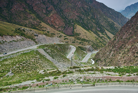 高速公路冒险3150米TooAshuuPassOshBishkekroad3150m吉尔斯坦图片