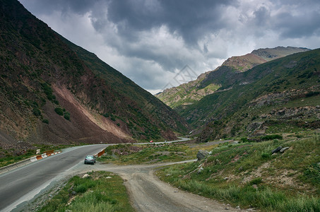 山干净的TooAshuuPassOshBishkekroad3150m吉尔斯坦路图片