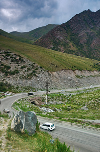 奥什比凯克3150米环境TooAshuuPassOshBishkekroad3150m吉尔斯坦图片
