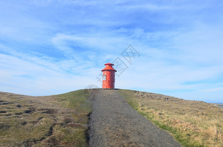 红色的户外西冰岛斯奈费尔半上的红灯塔支撑图片