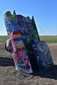 喷汽车艺术品德克萨斯州阿马里洛凯迪拉克牧场的一部分高清图片