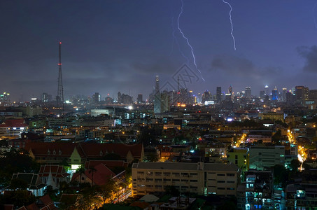 雷曼谷雨林和闪电住宅区风雨和闪电居住区有天空气图片