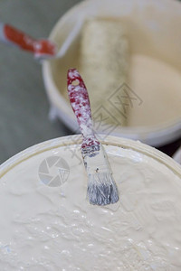 改进室内油漆装修用白和刷的罐头罩面能够颜色图片