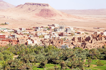 地点摩洛哥沙漠中的绿洲湖旅行图片