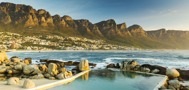 南非开普敦坎斯湾日落全景CapeTownTown景观十二岬图片