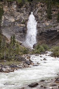 户外自然欢笑瀑布是横湖公园中最大的瀑布之一溪流图片