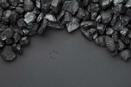 黑暗背景的色煤边框为文本空房间石墨的边界图片
