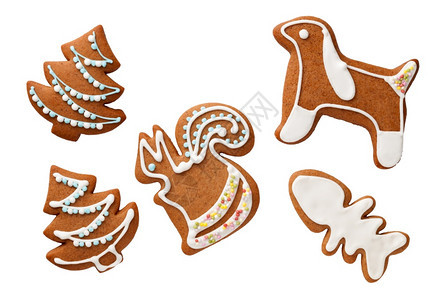 象征在圣诞树松鼠狗和鱼骨架上孤立在白色背景上的姜饼干曲奇甜点图片