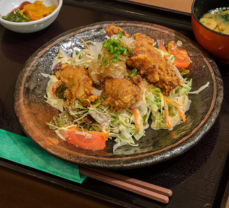 筷子日本人美食鸡肉箱餐加汤日本菜图片
