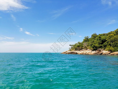 海景水美丽的风海和蓝天空地平线图片