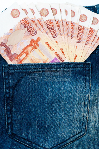 信用纸5千卢布的钞票是牛仔裤口袋里最大的俄罗斯便条蓝色的图片