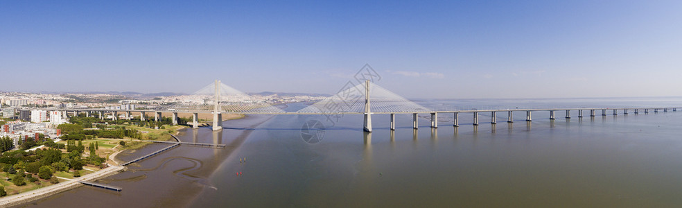 景观葡萄牙里斯本瓦科达伽马大桥建造筑学背景图片