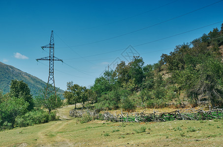 高的假期美丽吉尔斯坦西部贾拉勒阿巴德地区山公路图片