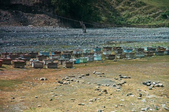 吉尔斯坦西部贾拉勒阿巴德地区山公路荒野中央贾拉巴德图片