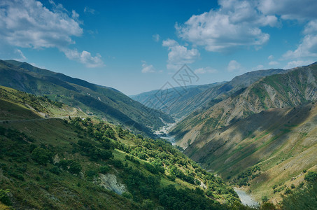 中央吉尔斯坦西部贾拉勒阿巴德地区山公路贾拉巴德丝绸图片