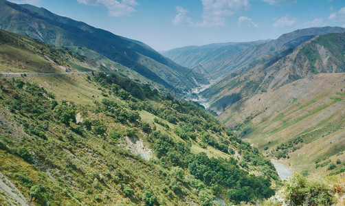 吉尔斯坦西部贾拉勒阿巴德地区山公路荒野户外亚洲图片