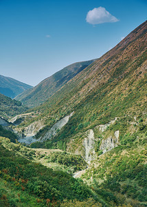 吉尔斯坦西部贾拉勒阿巴德地区山公路中央贾拉巴德美丽的图片