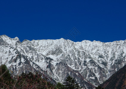 位于长野Kamikochi的日本APANALPS山的环形自然风景夏天日本人谷图片