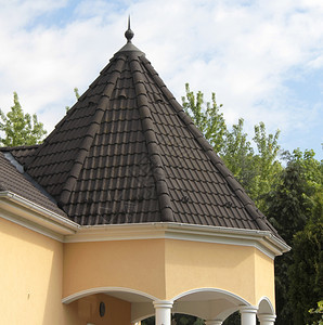 一种现代房子的棕色屋顶构造长笛图片