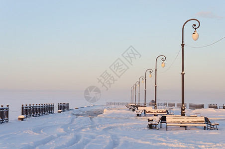 俄罗斯阿尔汉盖克北部德维纳的堤岸冬天德维娜寒冷的图片