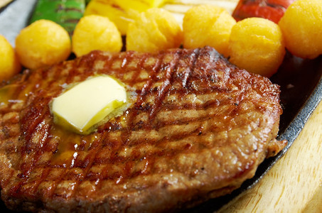 新鲜的日美菜本猪肉牛排美好的用餐图片