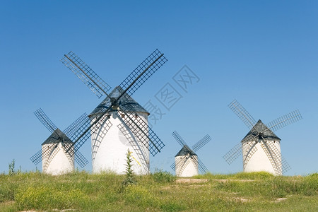 西班牙真实城CampodeCriptana的风车旅行放景观图片